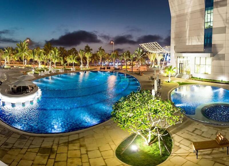 Khách sạn Đà Nẵng có hồ bơi ngoài trời