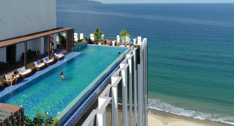 khách sạn có hồ bơi ngoài trời Đà Nẵng