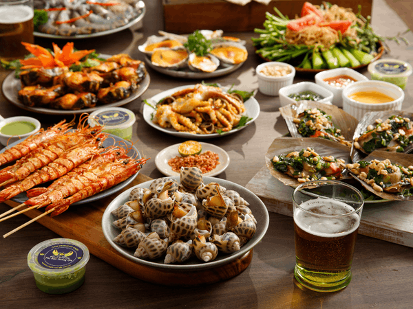 eating-seafood-in-da-nang