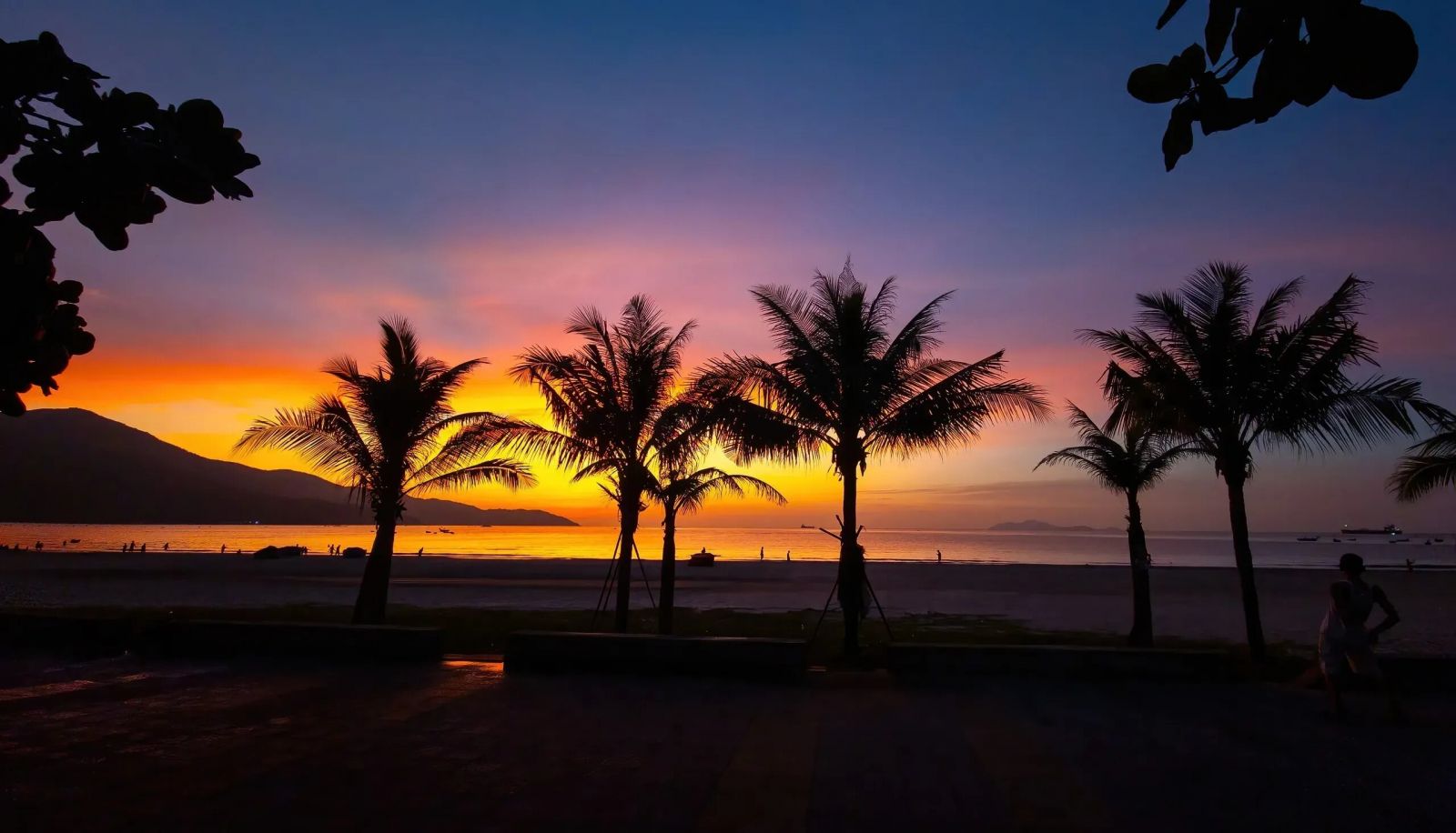 Catch the early sunlight at My Khe Beach right in front of the beach hotel Da nangGrand Tourane Hotel Danang.