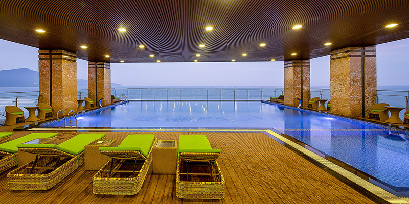 Outdoor pool hotels in Da Nang
