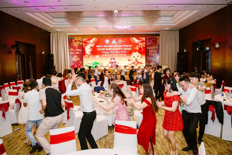 Year-end party booking trends